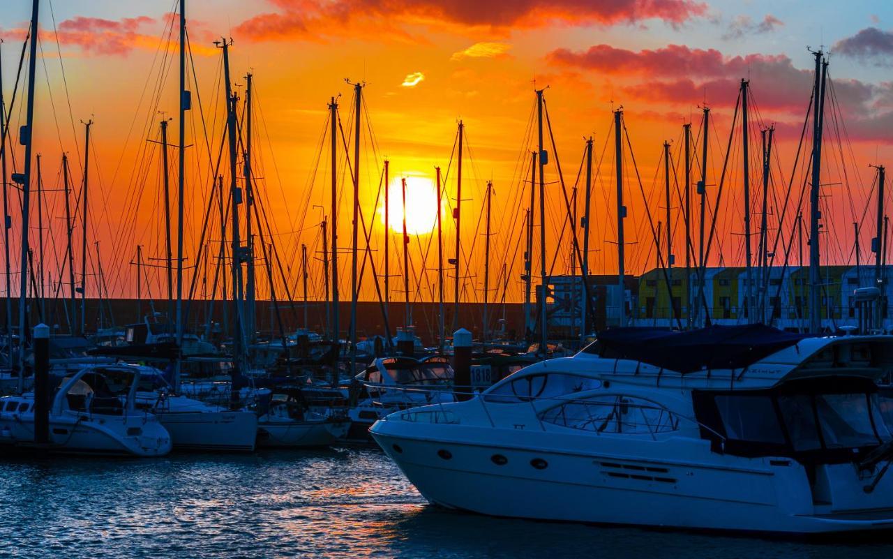 Amherst Brighton Екстер'єр фото